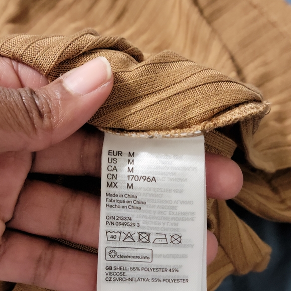 NWOT Ribbed Top - Picture 5 of 8